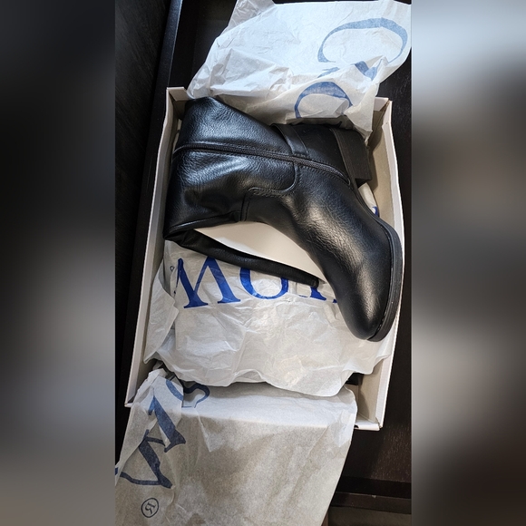 *Croft and Barrow Boots* - Picture 7 of 8